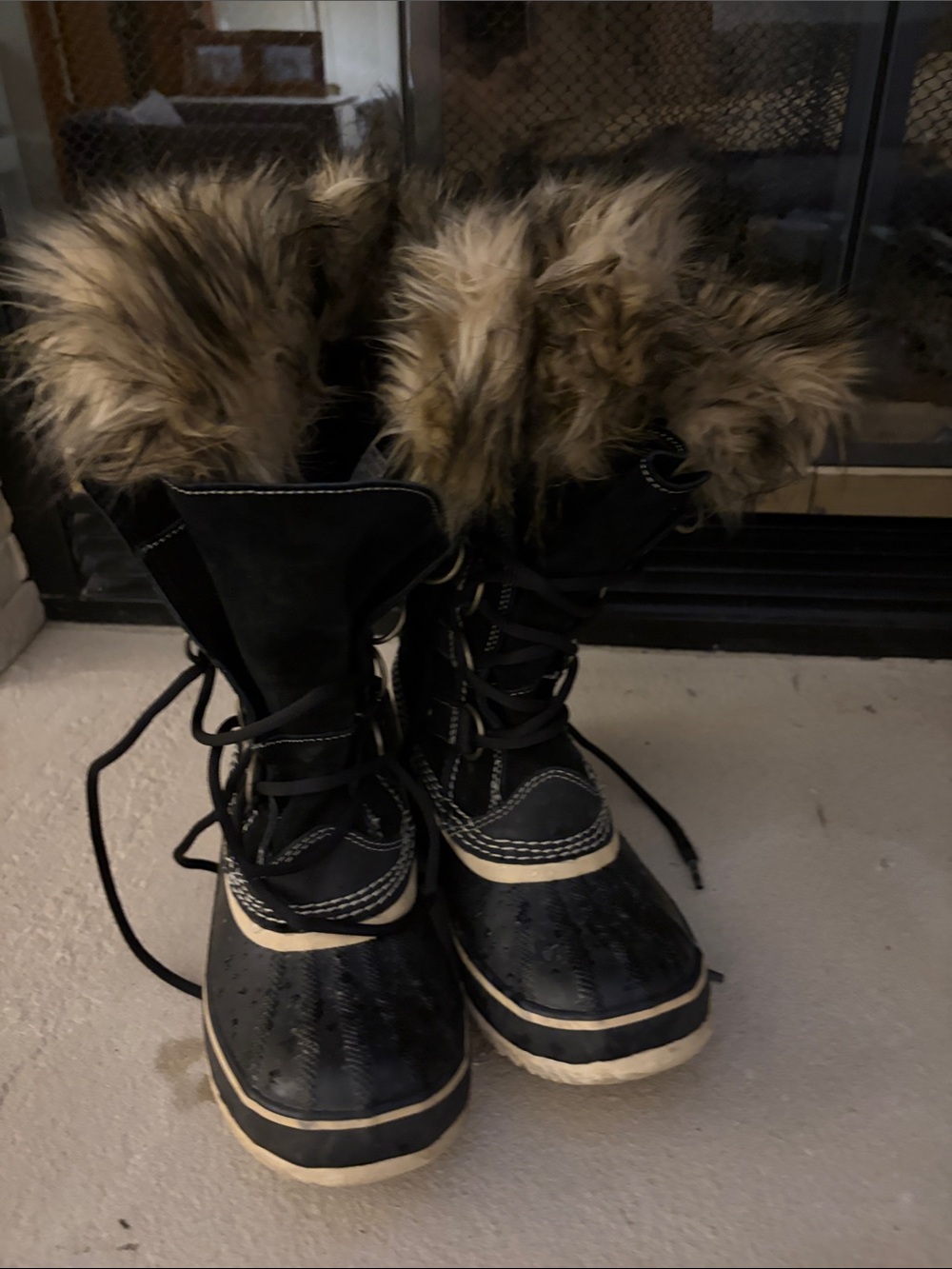 Sorel Black Lace-Up Winter Boots with Faux Fur Trim